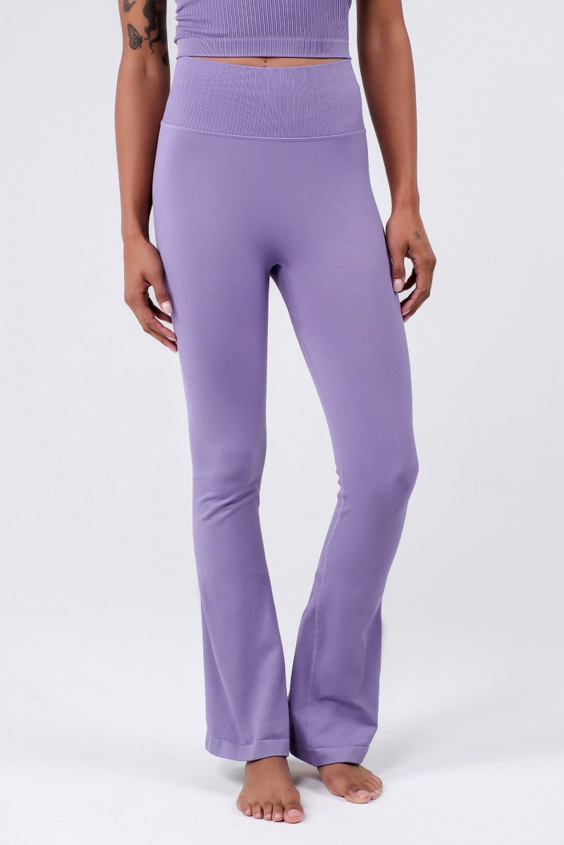 PL413 SEAMLESS FLAREFIT LEGGINGS