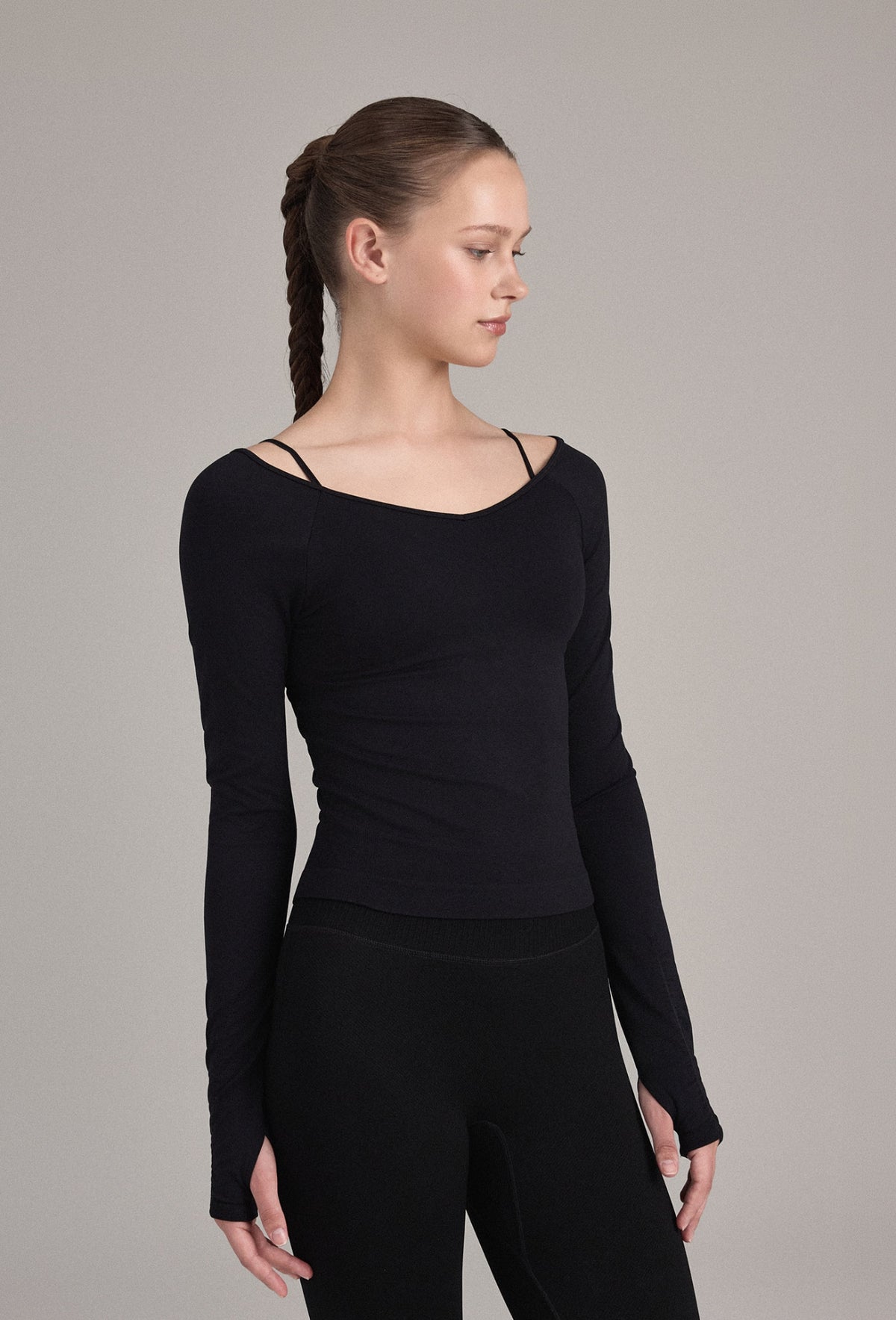 TL054 SOFT V-NECK FINGERHOLE TOP