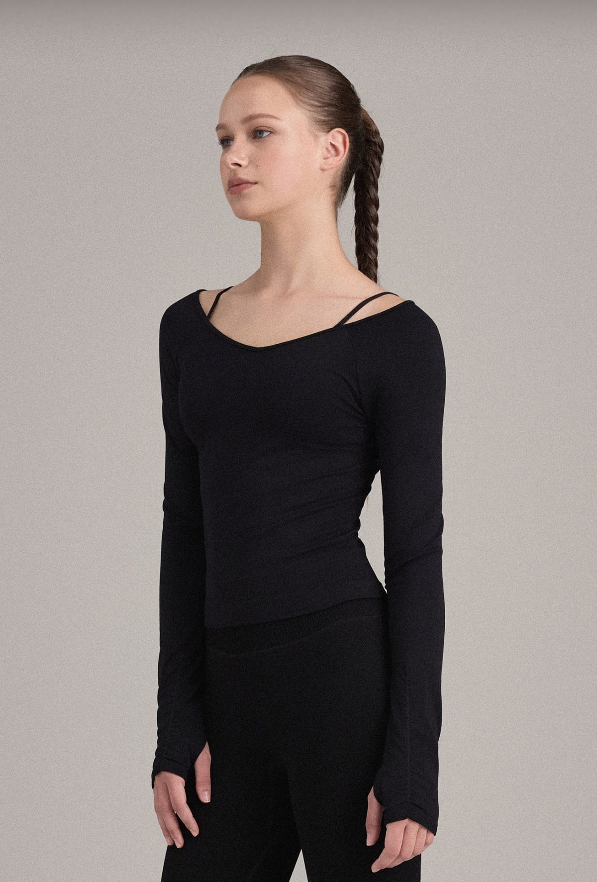 TL054 SOFT V-NECK FINGERHOLE TOP