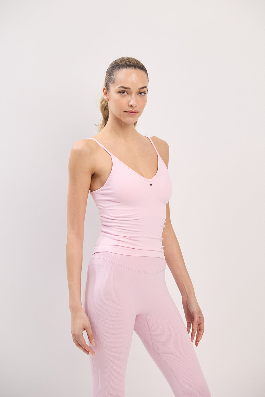 TT010 SIGNATURE TANK TOP