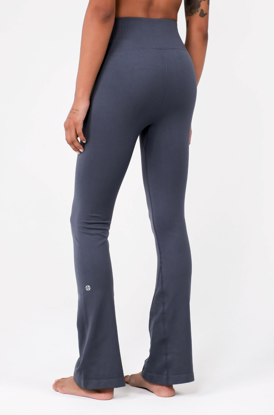 PL413 SEAMLESS FLAREFIT LEGGINGS