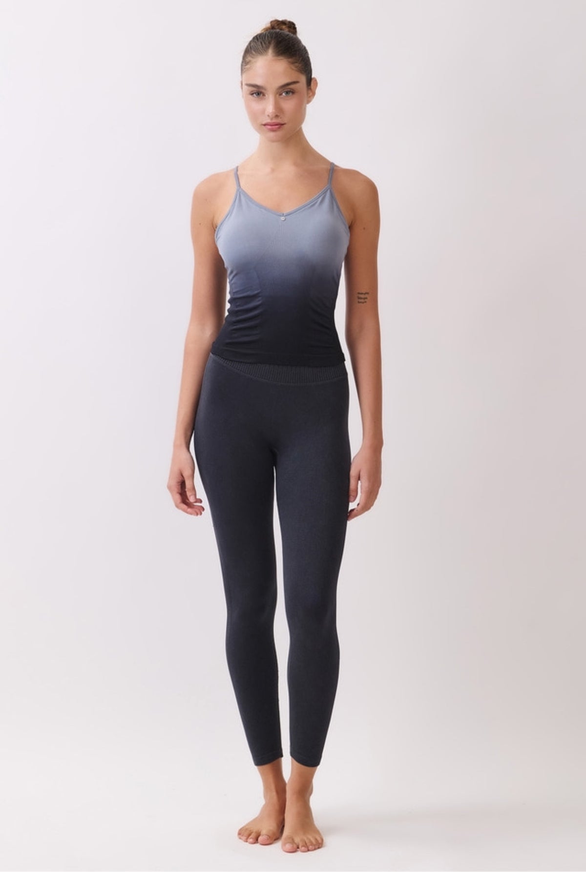 TT010 SIGNATURE TANK TOP