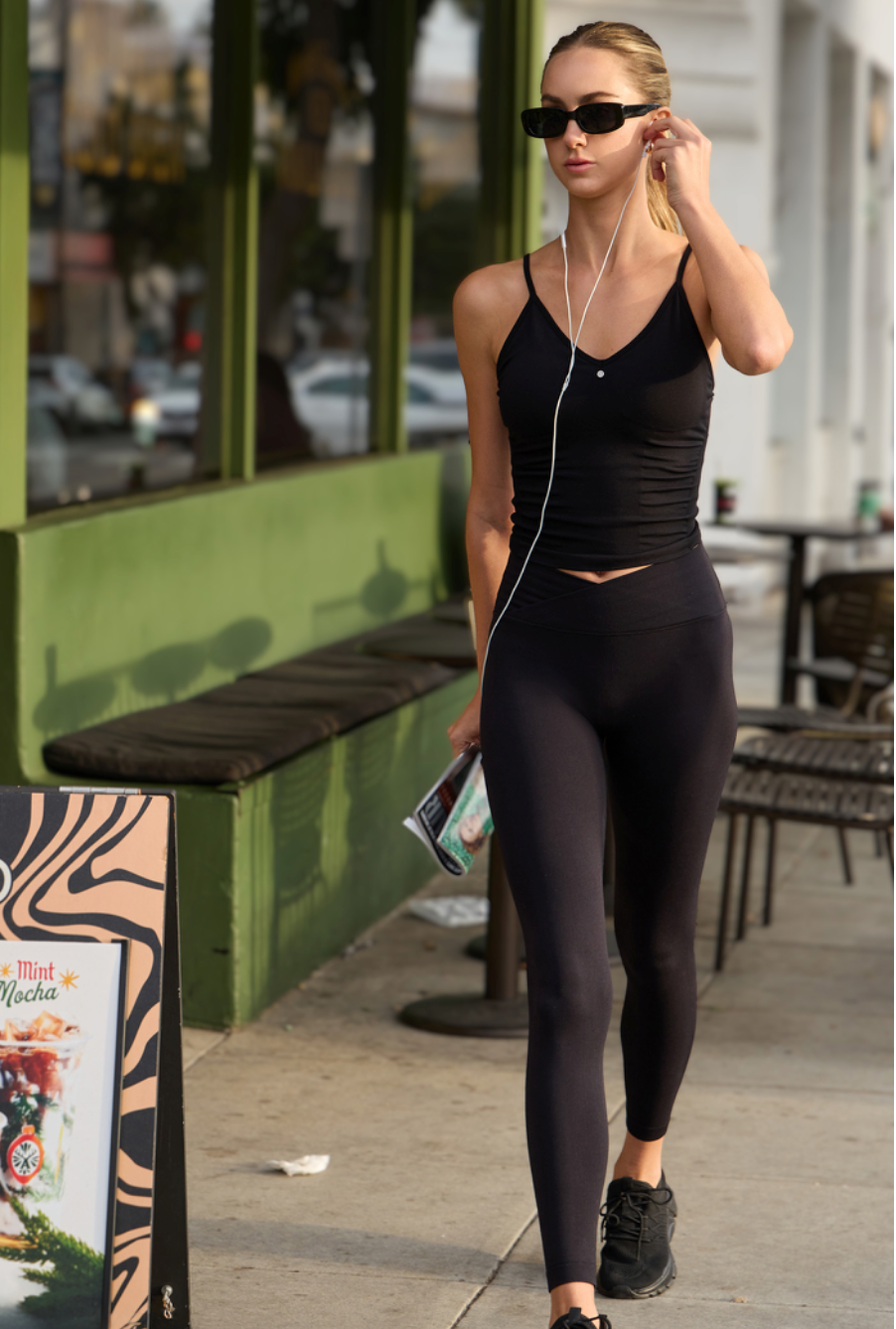 TT010 SIGNATURE TANK TOP