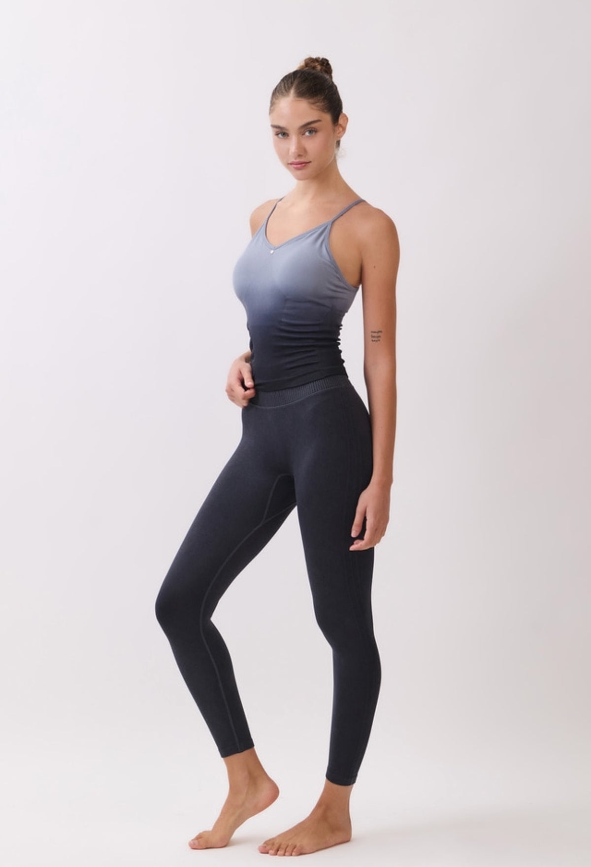 TT010 SIGNATURE TANK TOP