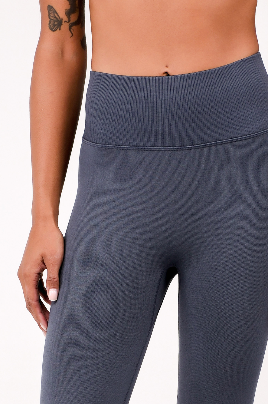 PL413 SEAMLESS FLAREFIT LEGGINGS