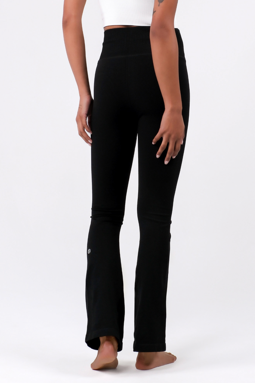 PL413 SEAMLESS FLAREFIT LEGGINGS
