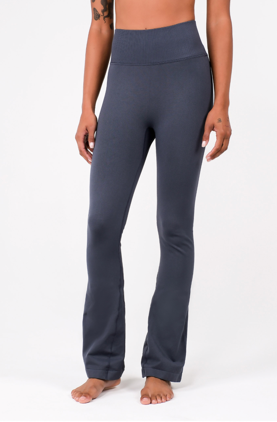 PL413 SEAMLESS FLAREFIT LEGGINGS