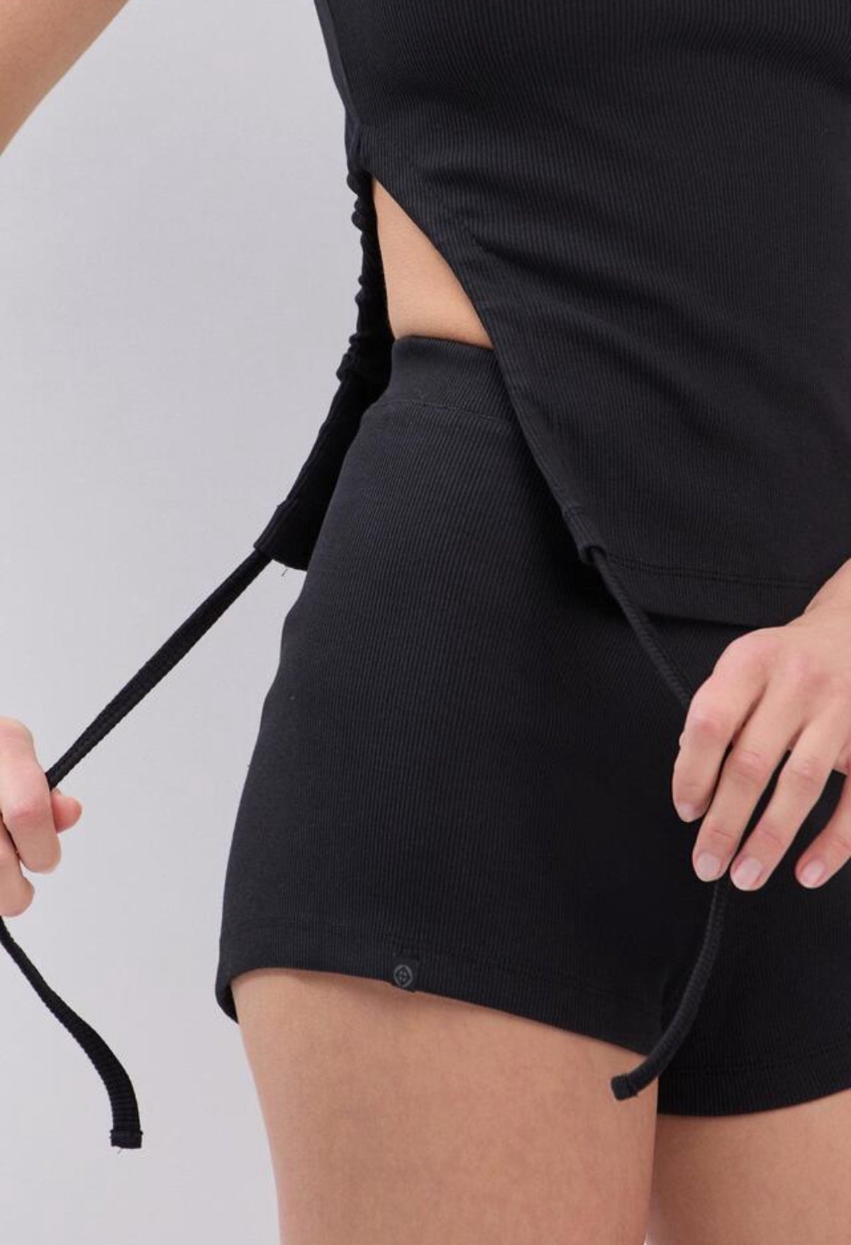 TT200 CUTOUT SLEEVELESS