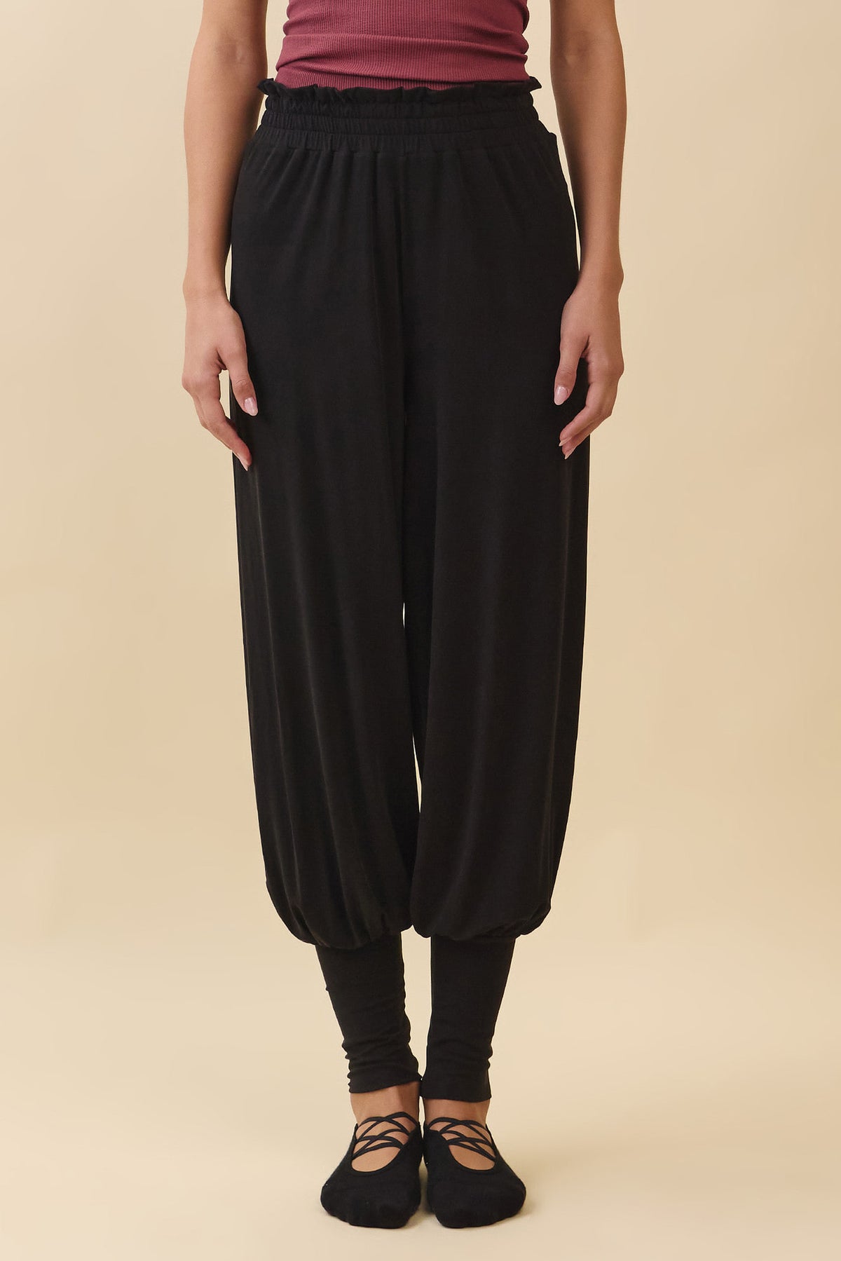 PR471 RELAX FRILL JOGGER PANTS