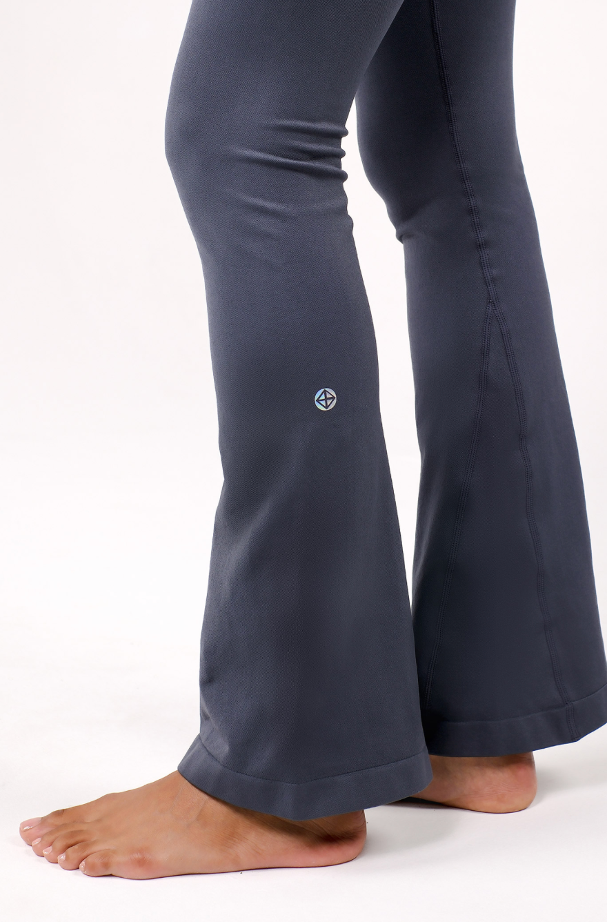 PL413 SEAMLESS FLAREFIT LEGGINGS