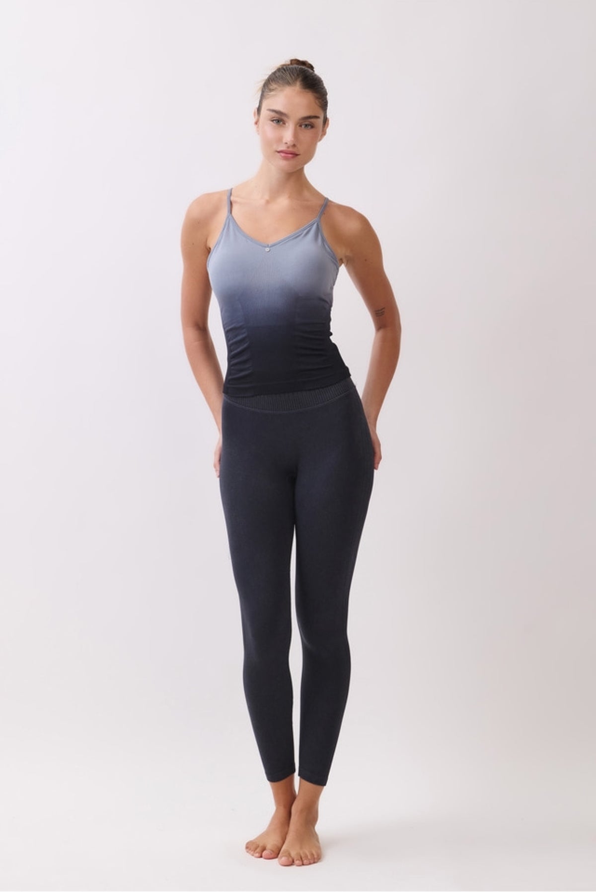 TT010 SIGNATURE TANK TOP