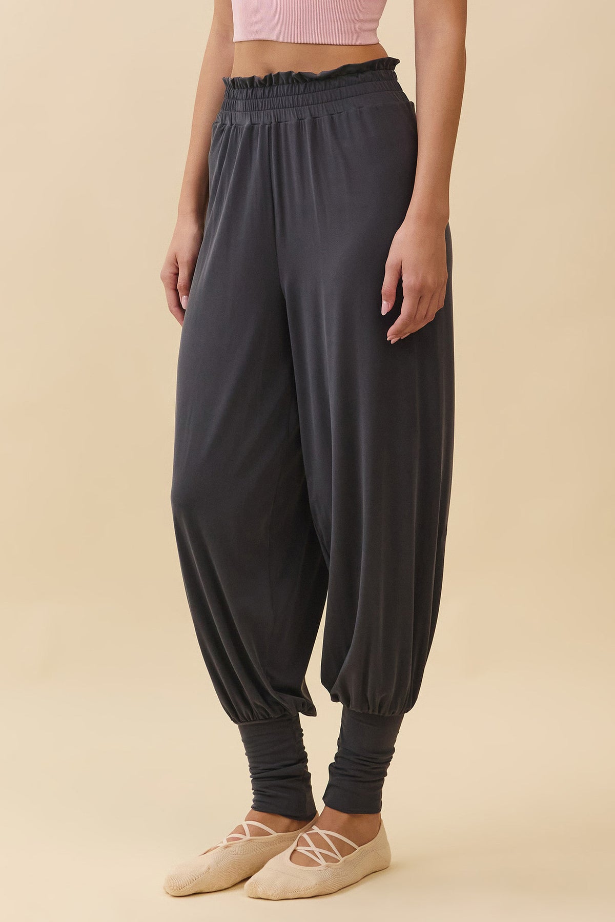 PR471 RELAX FRILL JOGGER PANTS