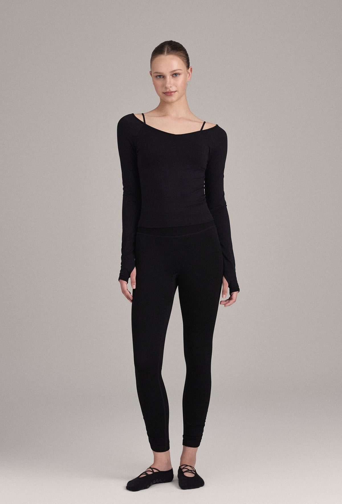 TL054 SOFT V-NECK FINGERHOLE TOP