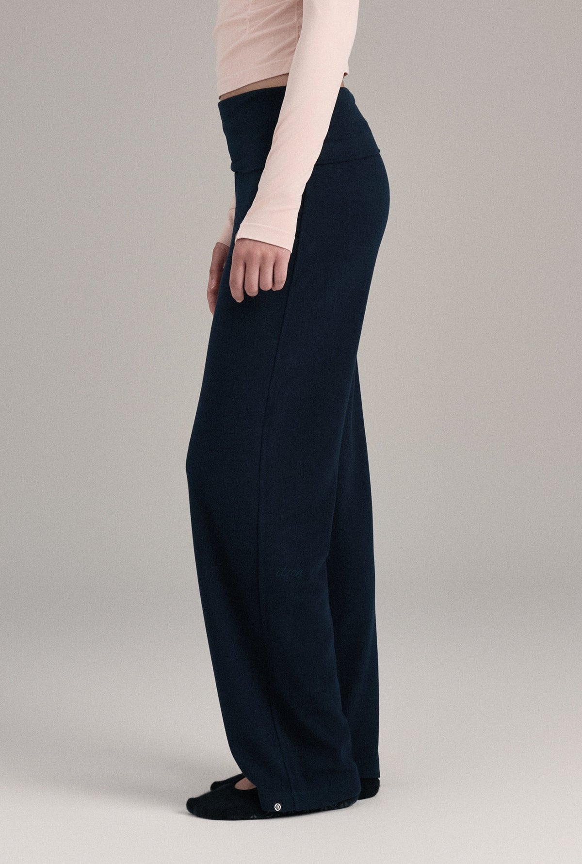 PL454 MICRO STRAIGHT-LEG PANTS