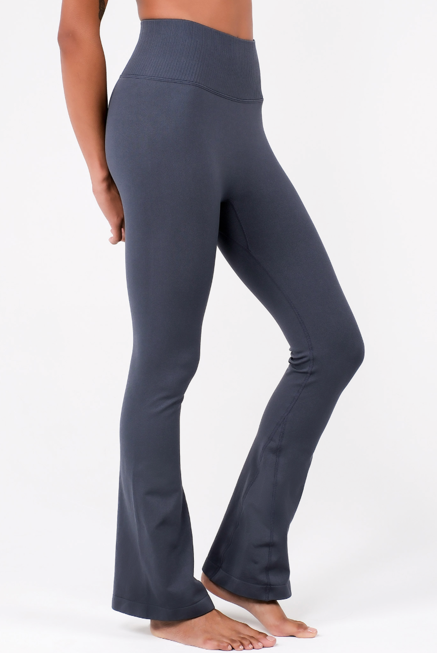 PL413 SEAMLESS FLAREFIT LEGGINGS