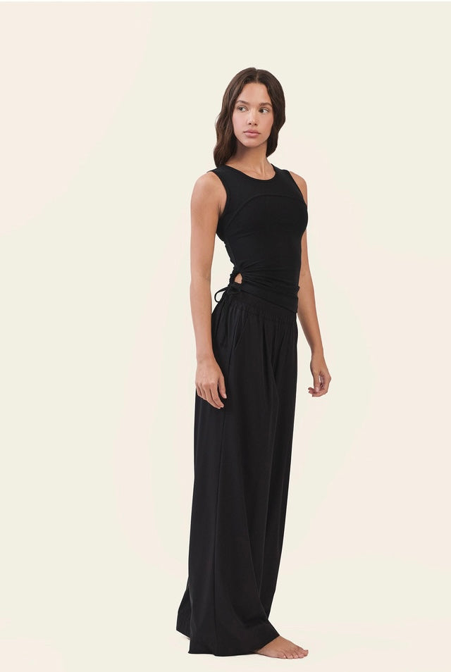 TS135 CONTOUR STRING SLEEVELESS