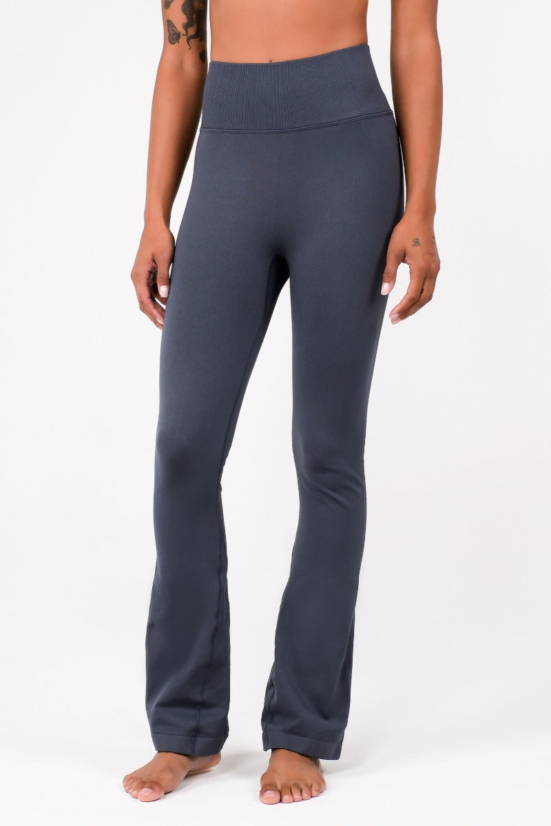 PL413 SEAMLESS FLAREFIT LEGGINGS